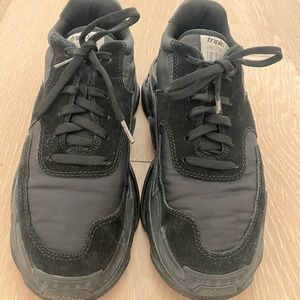 All Black Balenciaga Triple S Sneakers!